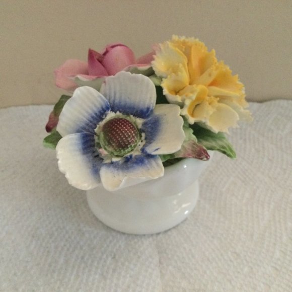 Stratford bone china handcrafted in Staffordshire England flowers mini figurine - Picture 2 of 5